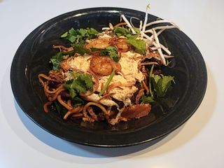 Bami Goreng smażony makaron zbożowy słodko-pikantny