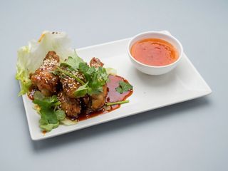 Skrzydełka z kurczaka w sosie karmelowo - kolendrowym