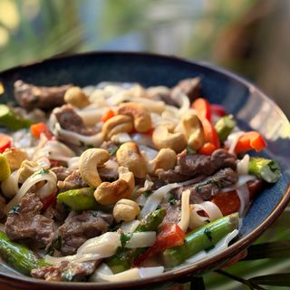 ROZGRZEWAJĄCA WOŁOWINA Z RYŻEM