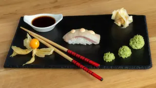 Nigiri 1 sztuka Tuńczyk opalony
