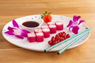 Rolka w płatku sojowym z gotowanymi krewetkami