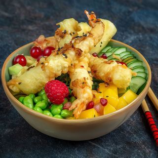 LUNCH POKE BOWL Z KREWETKAMI W TEMPURZE