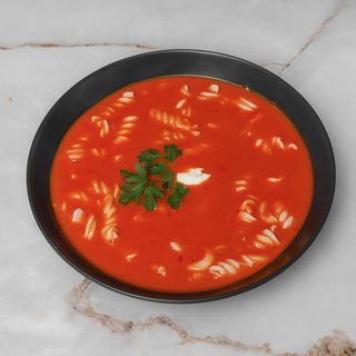 Pomidorowa z makaronem