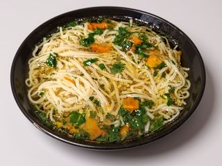 Rosół domowy z makaronem