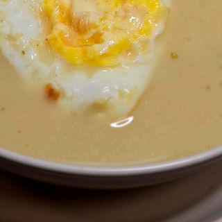 Zalewajka z jajkiem sadzonym