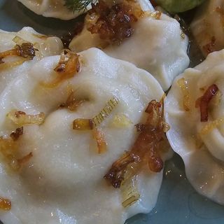 Pierogi ze szpinakiem i swojskim serkiem