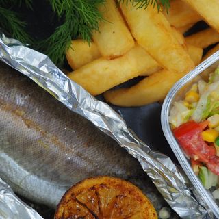 Łosoś z pieca z masłem cytrynowym i koperkiem