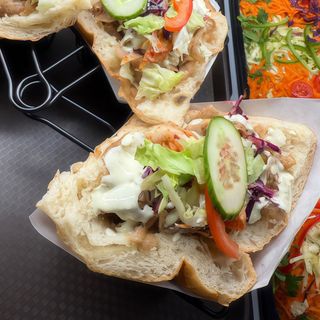 Kebab w bułce z serem duży