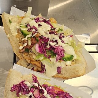 Kebab w bułce z serem