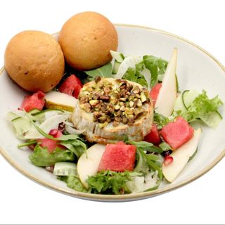 Sałatka z grillowanym kozim serem