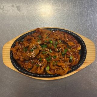 Jeyug bokkeum/Smażona wieprzowina (pikantna)