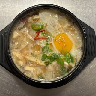 Haemul sundubu jjigae/Zupa z miękkim tofu i owocami morza