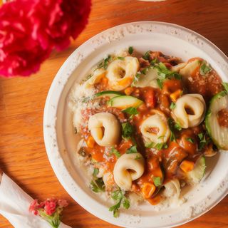 Tortellini mięsne z sosem węgierskim 400g