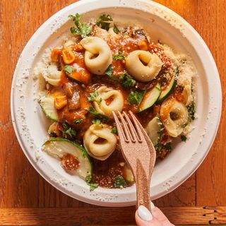 Tortellini mięsne z sosem con Carne 400g