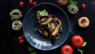 Spaghetti sepia z owocami morza