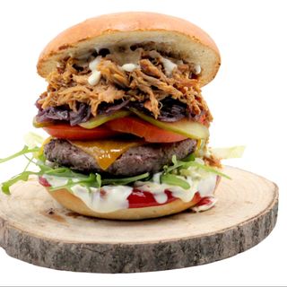 Pork & Beef Mega Burger w zestawie z ziemniaczkami