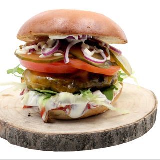 Classic burger w zestawie z ziemniaczkami