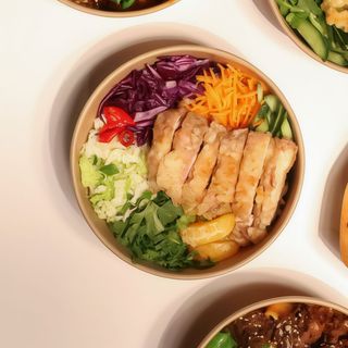 Sałatka Azjatycka z kurczakiem