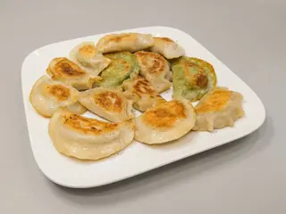 Smażone pierożki z mięsem 12szt.