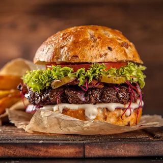 Zestaw «Burger wołowy klasyczny + frytki»