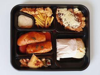 Shoarma z serem, frytki lub ryż, zestaw surówek 