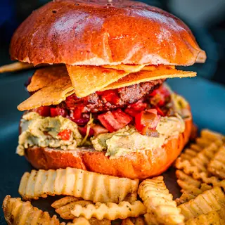Burger żyleta z frytkami