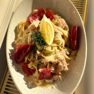 Tagliatelle z łososiem