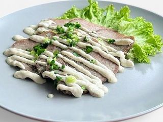 Ozór wołowy z sosem chrzanowym 80g