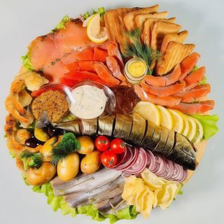 Zestaw Rybny (~2kg) z asortymentem sałatek i deserów