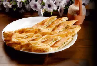 Cottage Cheese with pide (köy peynirli pide)