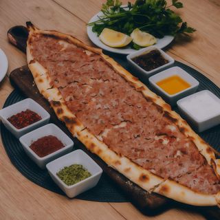 Set Pide with Minced Meat (Kiymali Pide) + Pepsi!