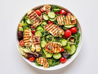 Salad with Grilled Halloumi Cheese 
