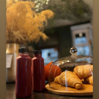 Croissant z brzoskwiniami