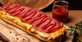 Zapiekanka salami 