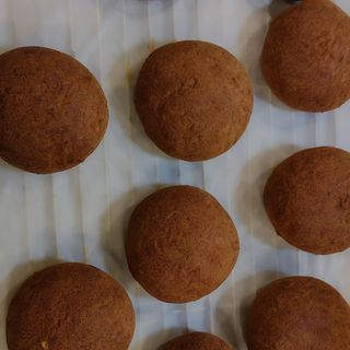 Keto bułka bezglutenowa Burak ser kozi