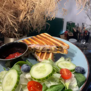 Tost z pieczarkami