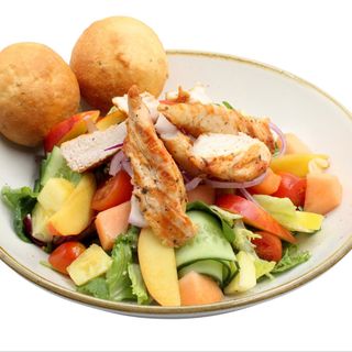 Sałatka z grillowanym kurczakiem