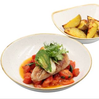 Pierś z kurczaka w pomidorach z grillowanym serem