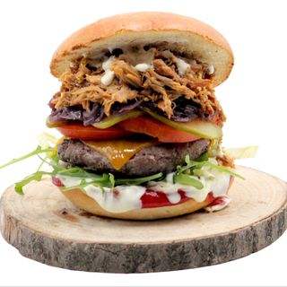 Pork & Beef Mega Burger w zestawie z ziemniakami