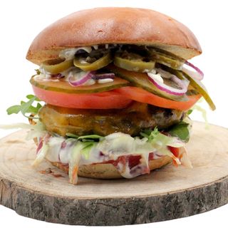 Classic jalapeno burger w zestawie z ziemniakami