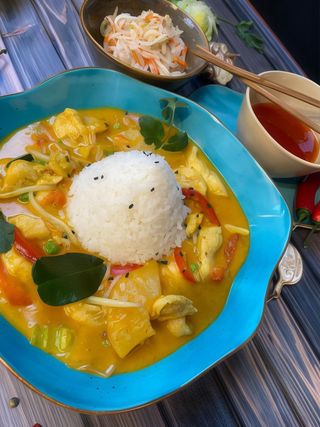 Kurczak w żółtym curry cała porcja