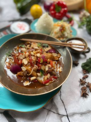 Kurczak z orzechami nerkowca lekko pikantne cała porcja