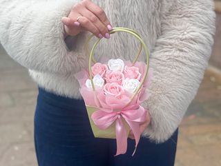 Torebka żółta z mydlanymi różami