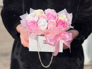 Torebka w stylu CHANEL z mydlaną różą