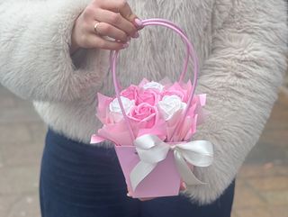 Torebka różowa z modalnymi różami