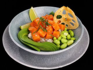 7. Sushi Bowl z łososiem 80g / 200g