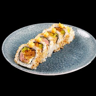 81. Uramaki Tuńczyk w tempurze z chrupiącym kimchi