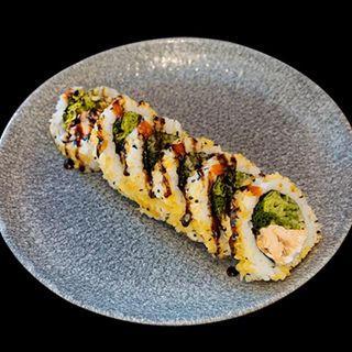 84. Uramaki pieczony łosoś teriyaki w chrupkach z tempury
