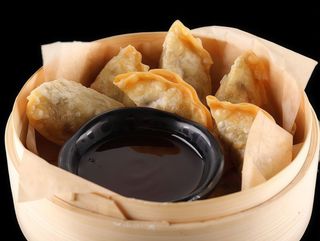 18. Smażone pierożki gyoza z warzywami 6 szt.