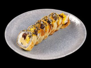 71. Futomaki Słodkie tamago w omlecie z sosem mango